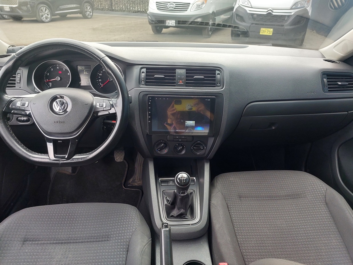 VOLKSWAGEN JETTA 2018 64.020 Kms.