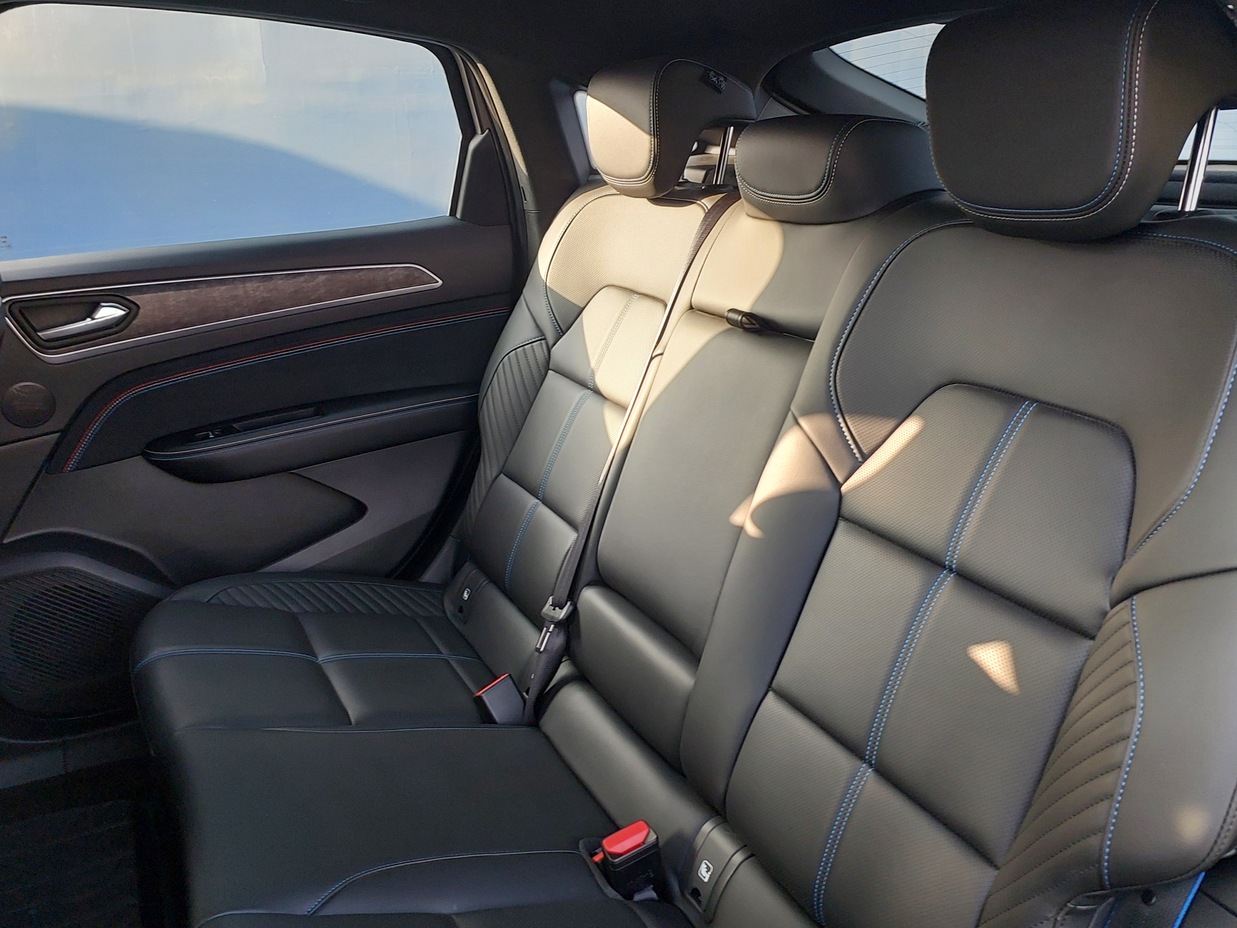 RENAULT ARKANA 2025 3.637 Kms.