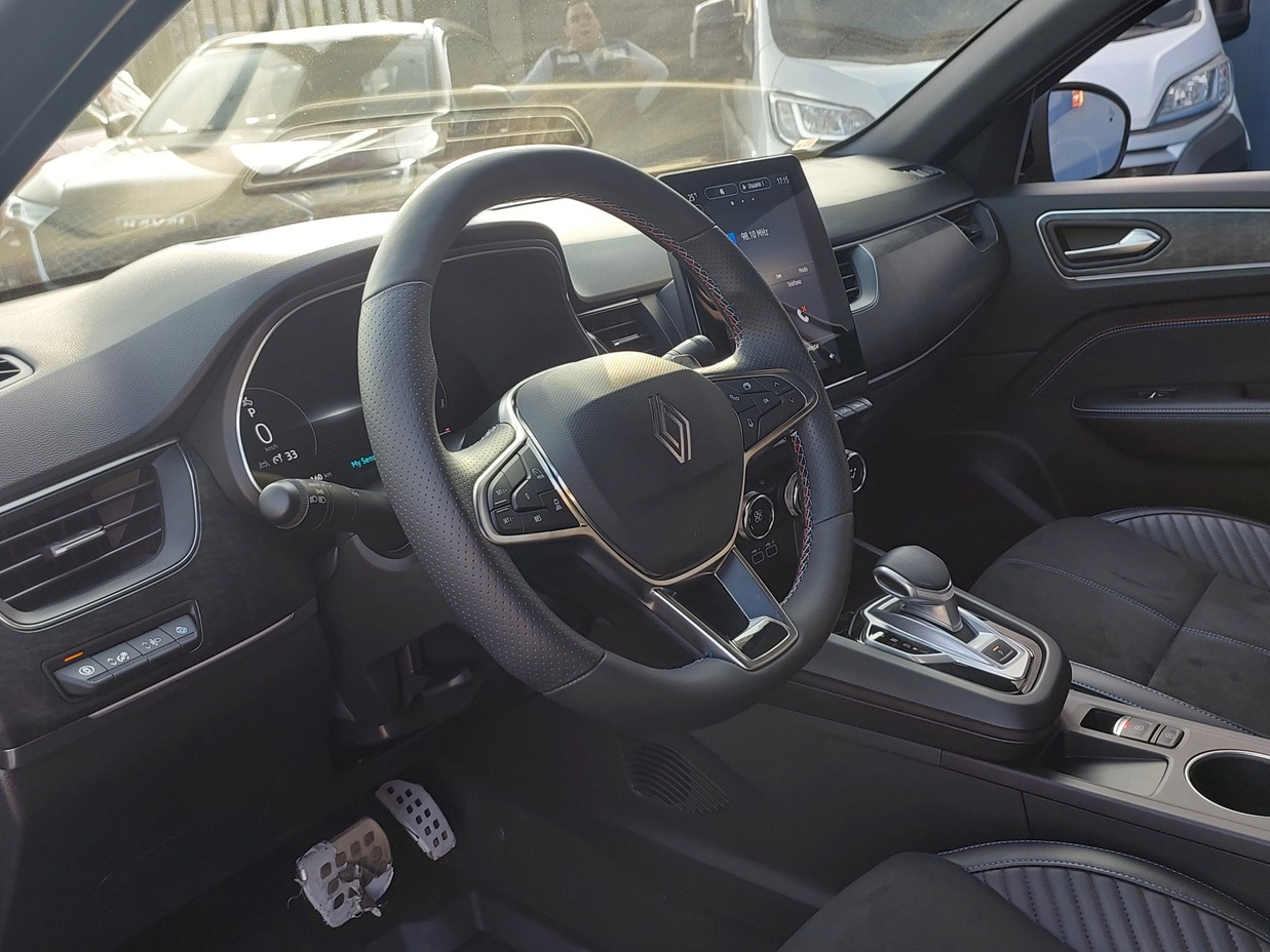 RENAULT ARKANA 2025 3.637 Kms.