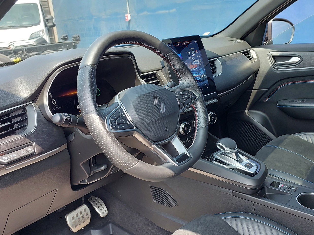 RENAULT ARKANA 2025 8.097 Kms.